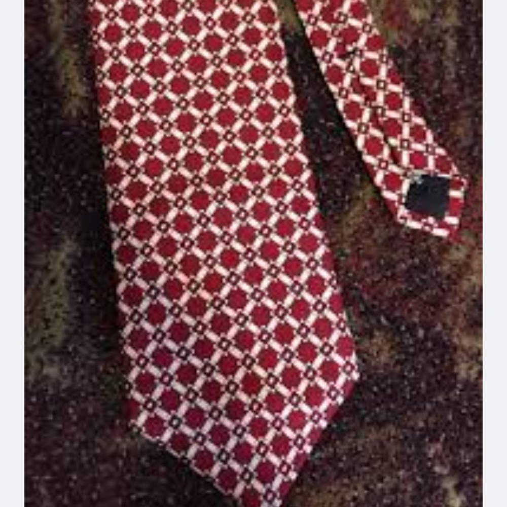 Like new Burberry men’s silk tie.